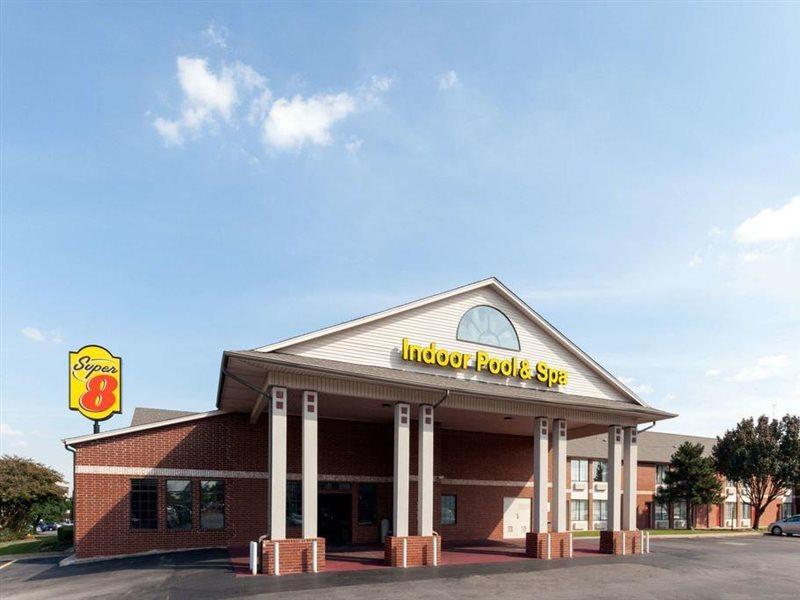 Super 8 By Wyndham Tulsa/Downtown/East Hotel Exterior photo