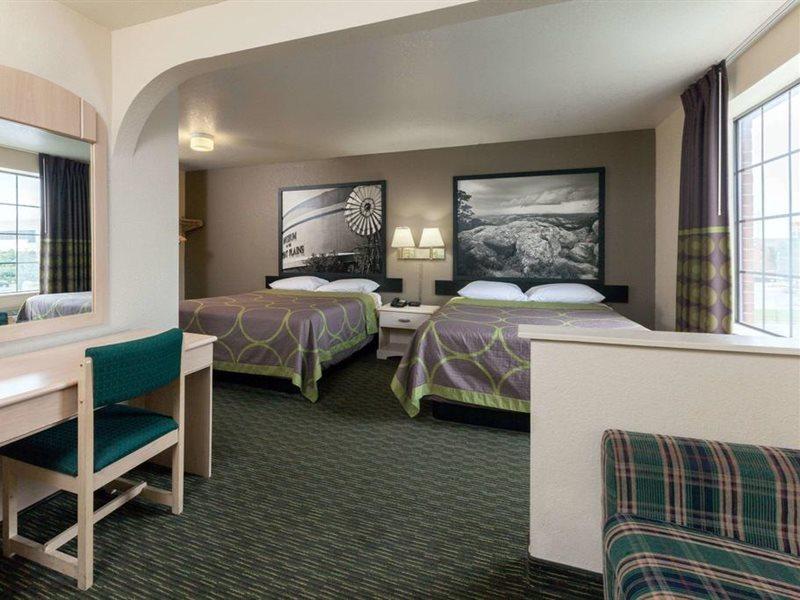 Super 8 By Wyndham Tulsa/Downtown/East Hotel Exterior photo