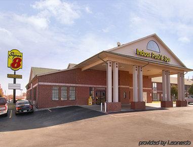Super 8 By Wyndham Tulsa/Downtown/East Hotel Exterior photo