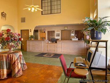 Super 8 By Wyndham Tulsa/Downtown/East Hotel Interior photo