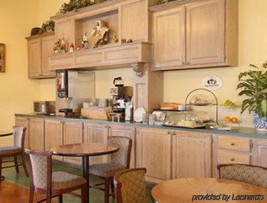 Super 8 By Wyndham Tulsa/Downtown/East Hotel Restaurant photo