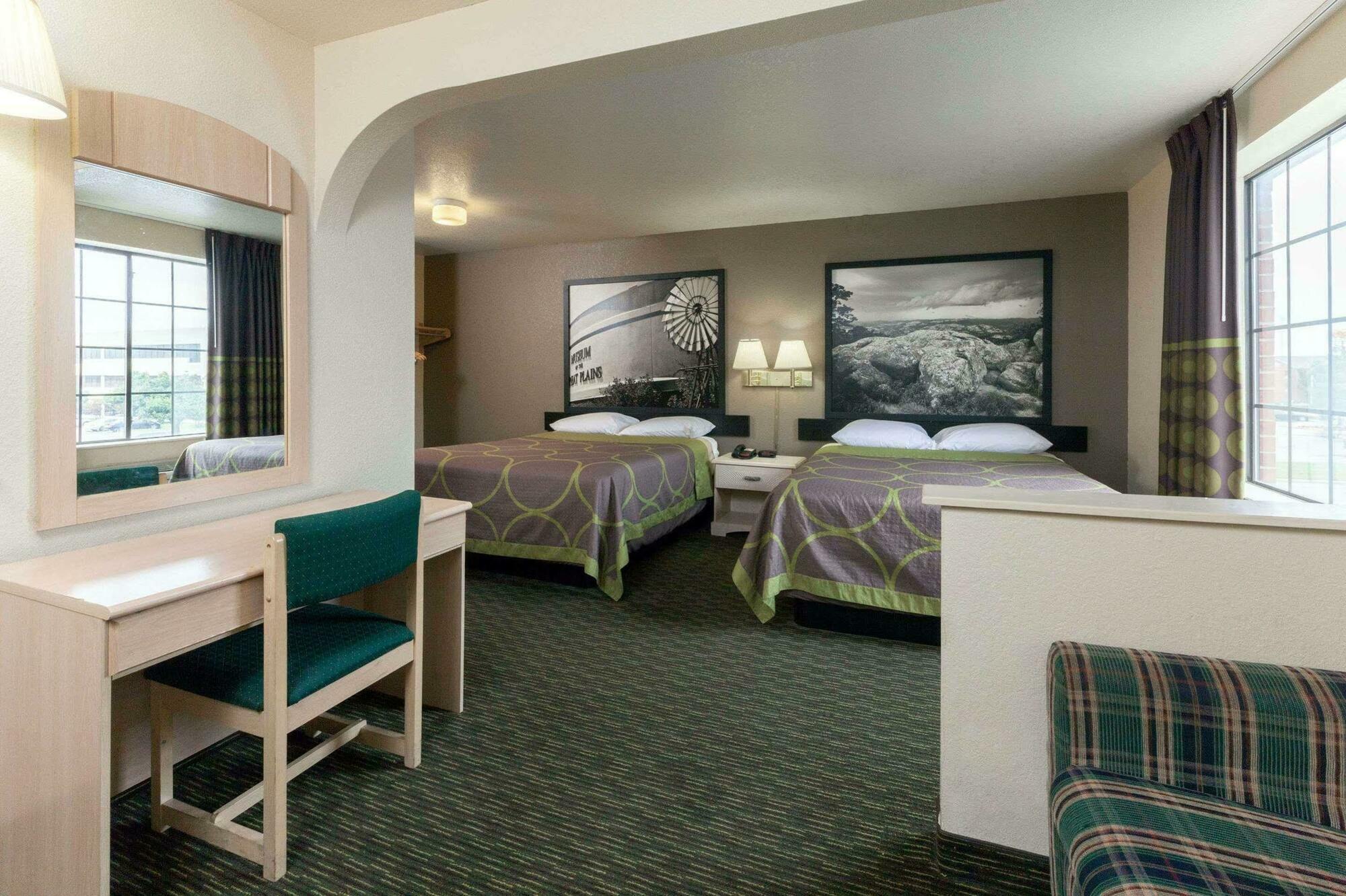 Super 8 By Wyndham Tulsa/Downtown/East Hotel Exterior photo